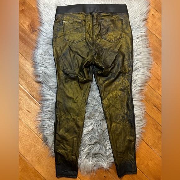 Torrid Studio Slim Fix Black Faux Leather & Premium Ponte Pull-On Pixie Pant Sz0 - Picture 2 of 4